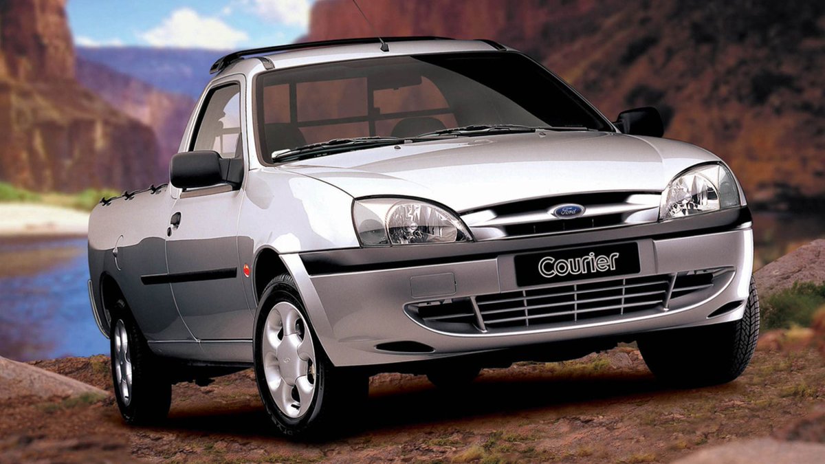 Jalopnik's tweet photo. Ford confirms it's making a truck smaller than the Ranger https://t.co/PIoLK6ImvT https://t.co/U0Ak7warH9