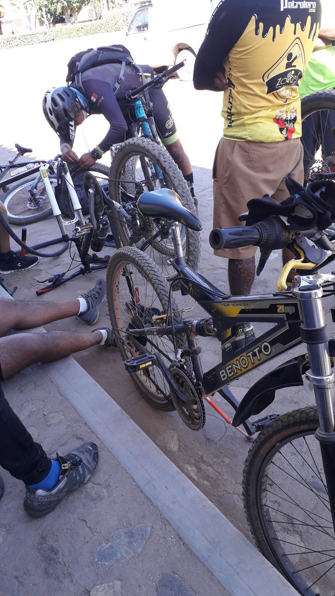 ocotlandmorelos's tweet photo. Día de #bicicleta con @CiclistasNitos. Rodada a Ocotlán Oax. Degustando una deliciosas empanadas en San Antonino Castillo Velasco. #OaxacaLoTieneTodo https://t.co/3Zb4sEvFBG https://t.co/zYf8C8O90l
