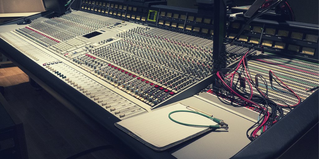 Hyperbits's tweet image. #Hypertips 193: Your mix will rarely need more of something. Almost always, it needs less of stuff that doesn't sound good. Focus on reductive EQ, less reverb, turning lesser important things down. Let the good stuff shine through.