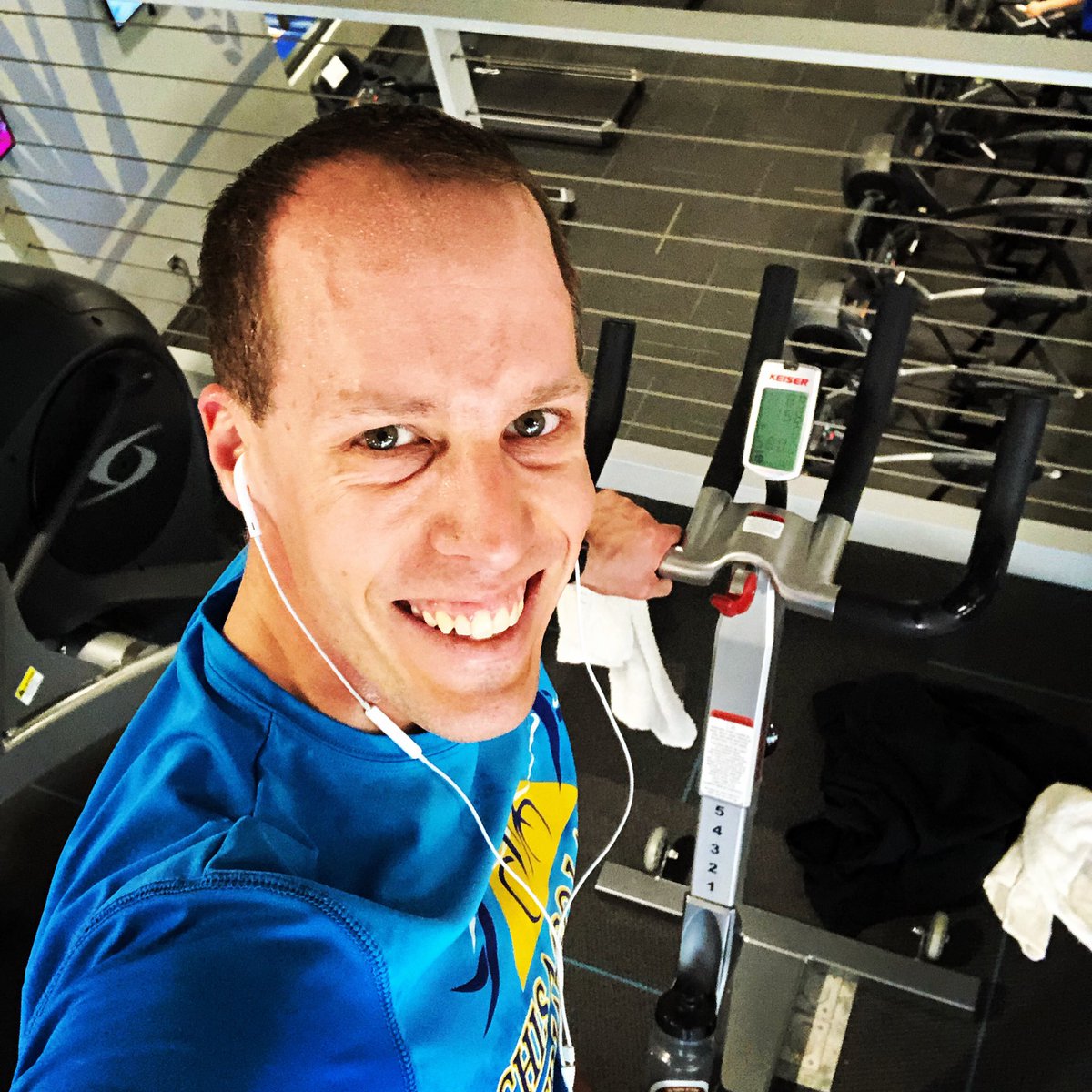 Tim2Olson's tweet image. Might be a blizzard outside but still throwing down the miles with a 50mile indoor training session! #Madison70.3 #triathlontraining #🏊‍♂️🚴‍♂️🏃‍♂️