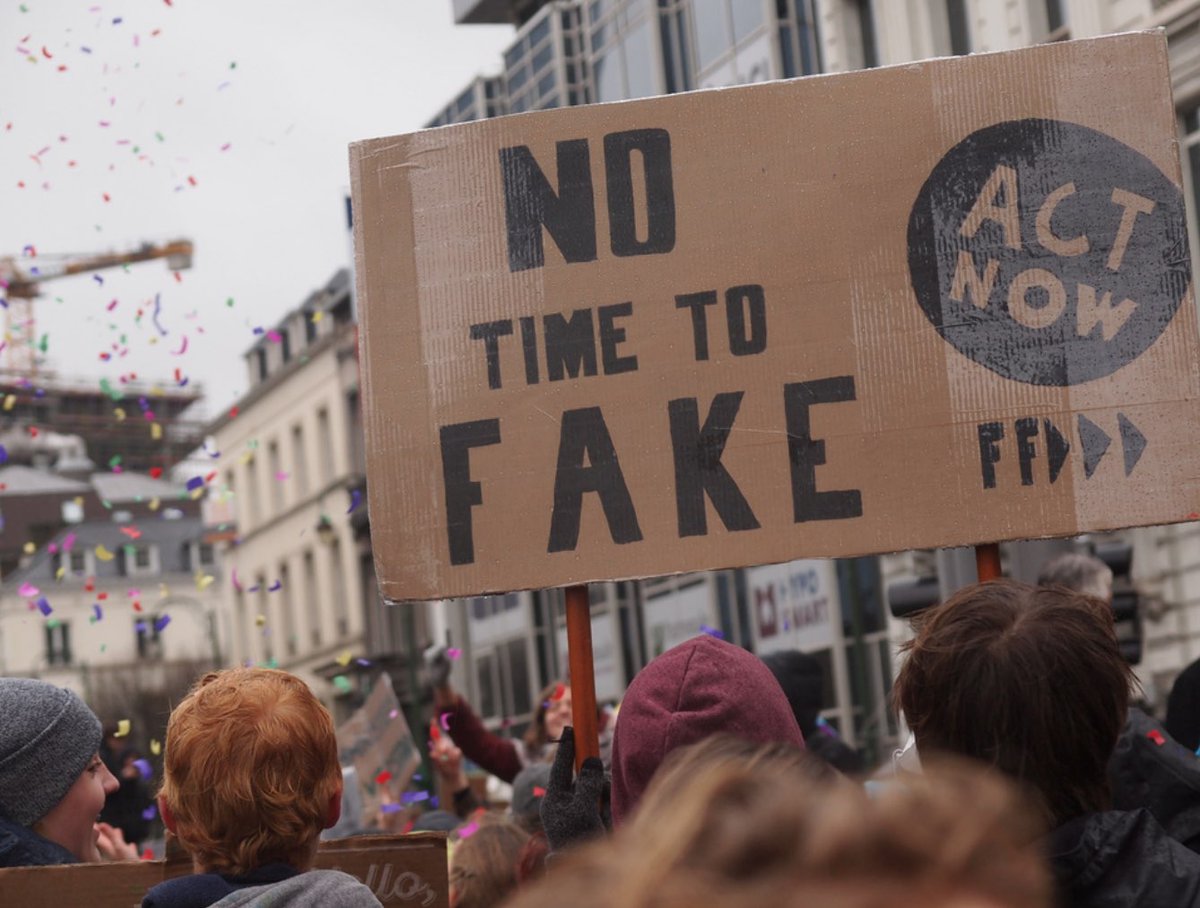 europa_blog's tweet photo. 📸 #NoTimeToFake Wunderbare Fotoserie von @j_klute vom 4. belgischen Klimamarsch am 27.1. in #Brüssel https://t.co/dGr9KTqfS6 #RiseforClimate #YouthForClimate #ClimateAction https://t.co/I8YjBwzytc