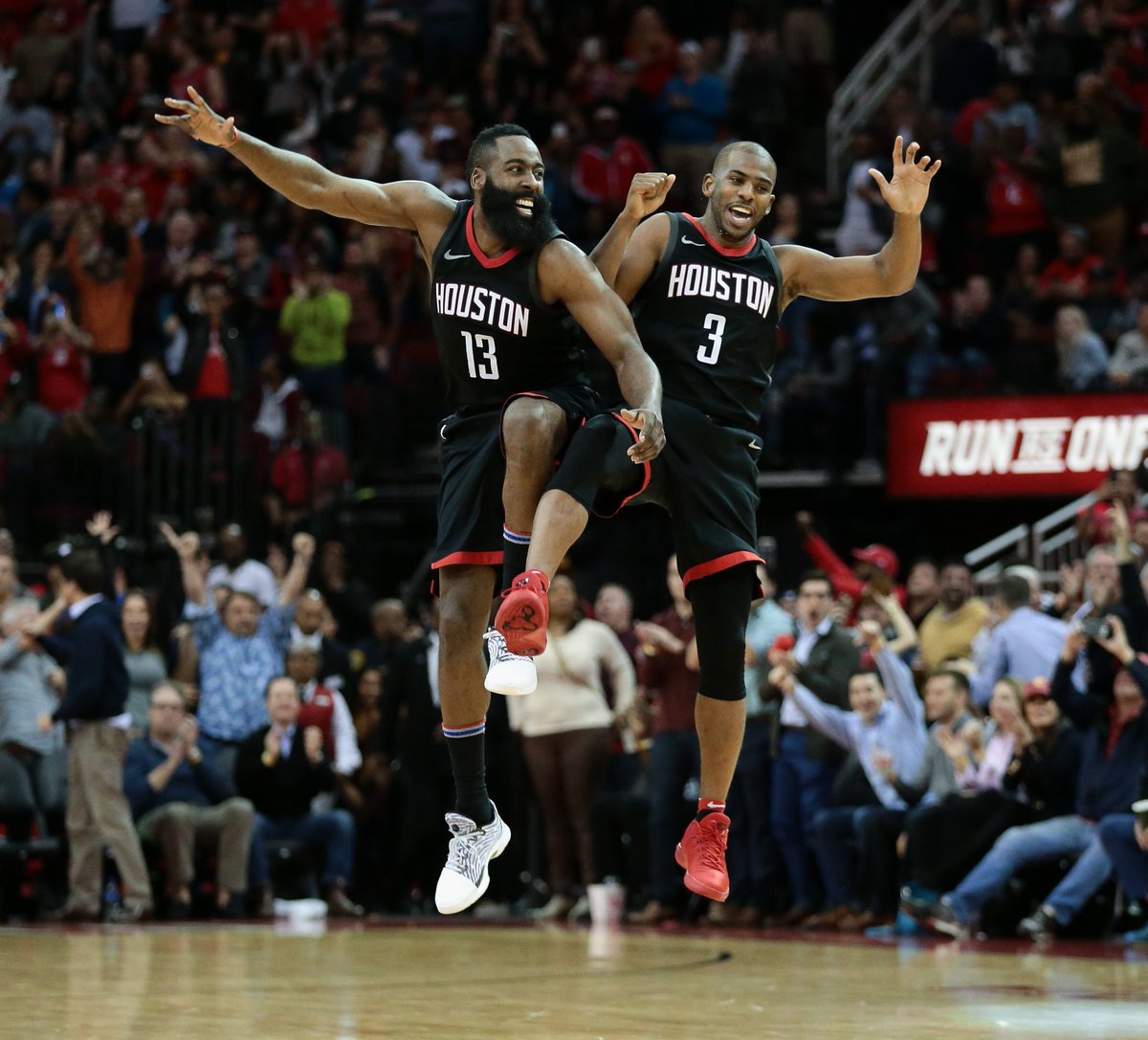 BleacherReport's tweet photo. CP3 is officially back tonight after missing 17 games. https://t.co/FBvbkGvTNu