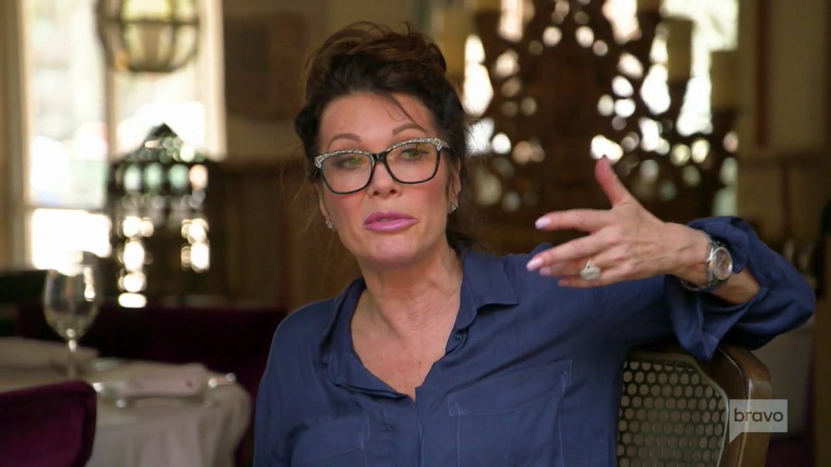 jeffrydactyI's tweet photo. @michellevisage hi!!! Can you help me find where these glasses are from? LVP wore them on a recent episode of pump rules and I’ve been obsessively looking for them. I hear you are obsessed with glasses so I figured I would send out an sos! https://t.co/JLBNu6nr6v