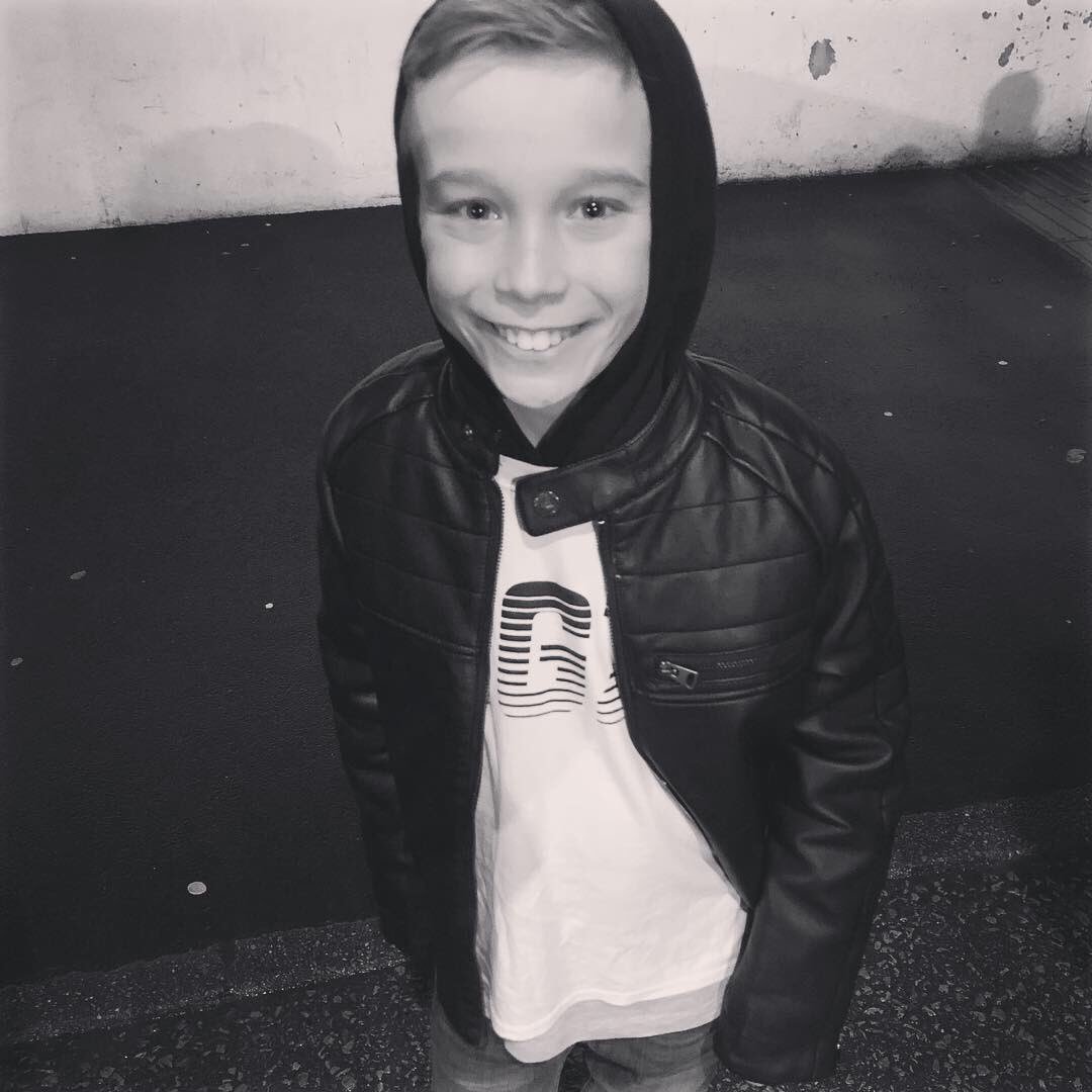 RebeccaJRose's tweet photo. @MorgzHudson Last night we came to your gig. My boy chanted &amp; smiled, so happy all night. What a hero it appears you are to him. He relates. A Swfc fan, gaming &amp; vlogs are his thing, living life with separated parents is challenging for him! #respect thanku 💛 https://t.co/vHaZOSsI97