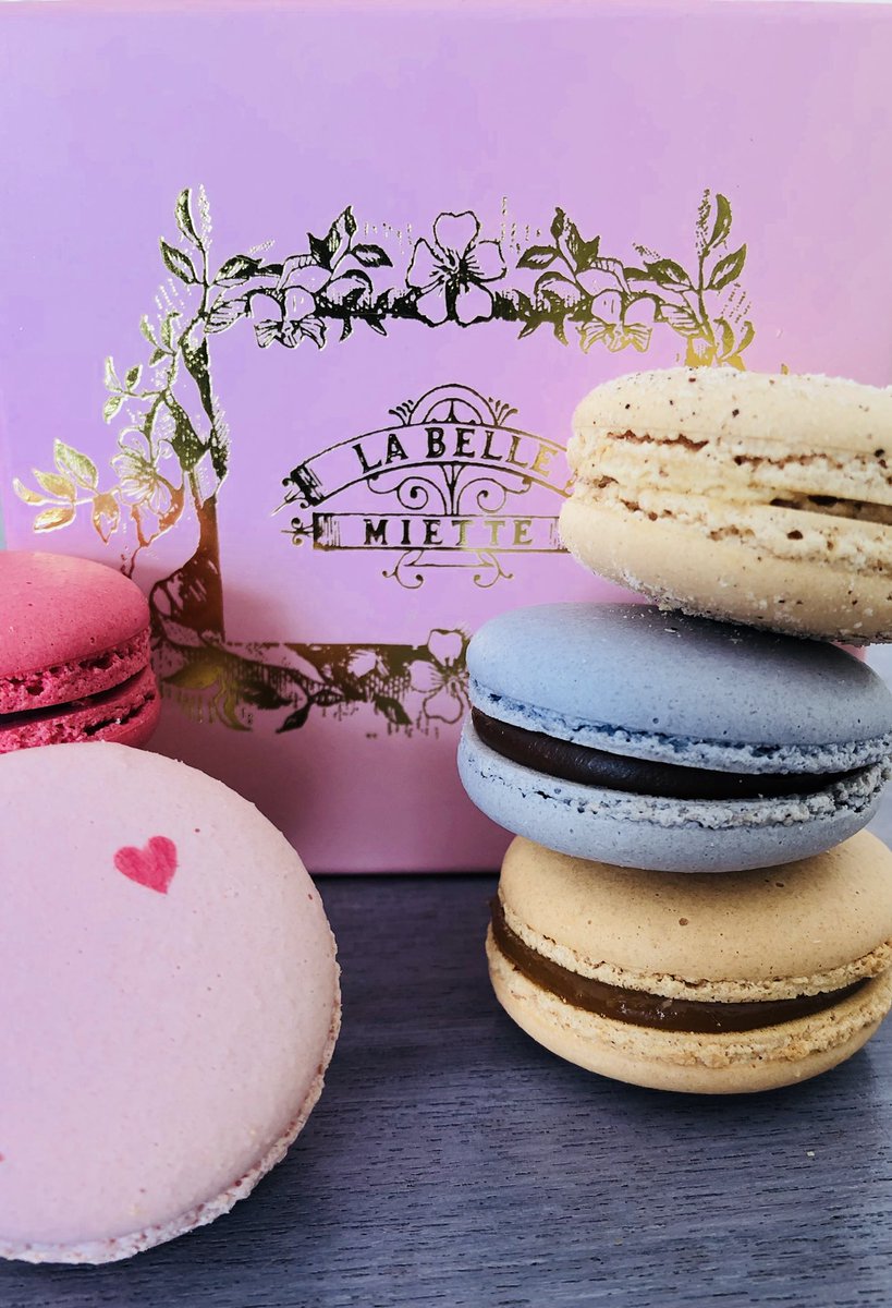 rosetteibra's tweet photo. Long weekend indulgence @labellemiette the best macarons in Melbourne especially the salted caramel 😋😍#macarons #melbourne #frenchcuisine #food #dessert #blessed https://t.co/GmurEIMai5