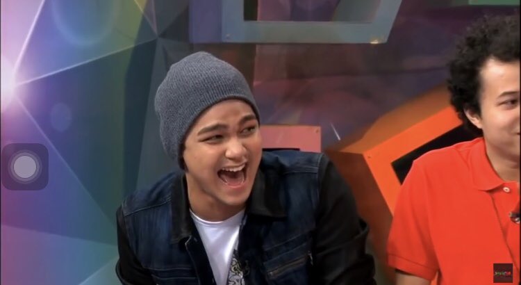 Dyh_Nd90's tweet photo. Suka tengok bila Capik gelak sakan macam tu...macam kita jugak nk join sekali gelak2..biar hilang sekejap masaalah yg selalu d pikir...ππTake care @iSyafiqKyle happy shootingπ n good nitezzzzβΊοΈβΊοΈ
#CapikNeverQuit
#SyafiqKyle
@SkyloversSk
πππ
crπΈ:youtube meletop2014 https://t.co/lIYb9pZEaL