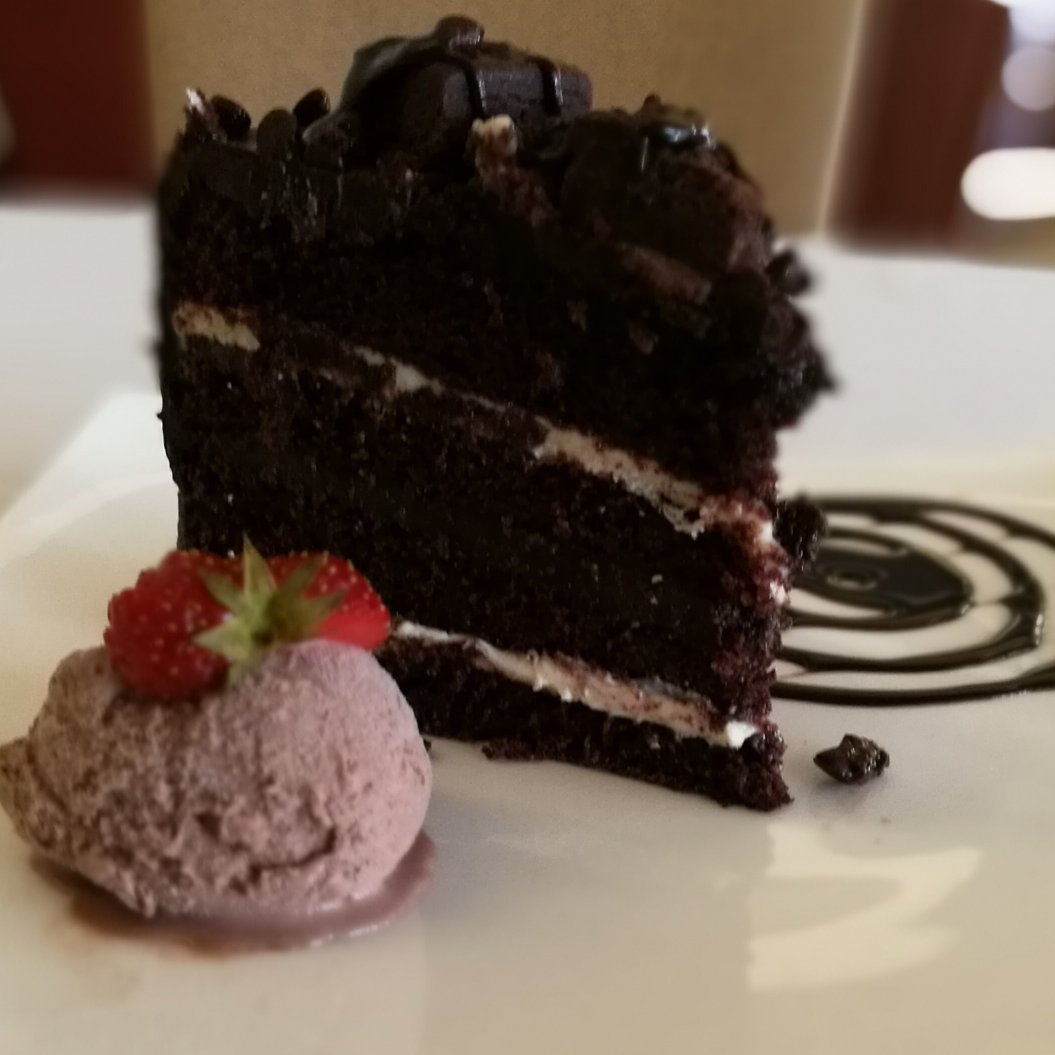 TheGarrison1854's tweet photo. #NationalChocolateCakeDay any excuse to eat  #Cake #ChocolateCake #LoveCake #SundayLunch #SundayRoast  #Hillsborough #Restaurant #Barnsley https://t.co/jwBBaG6gEE