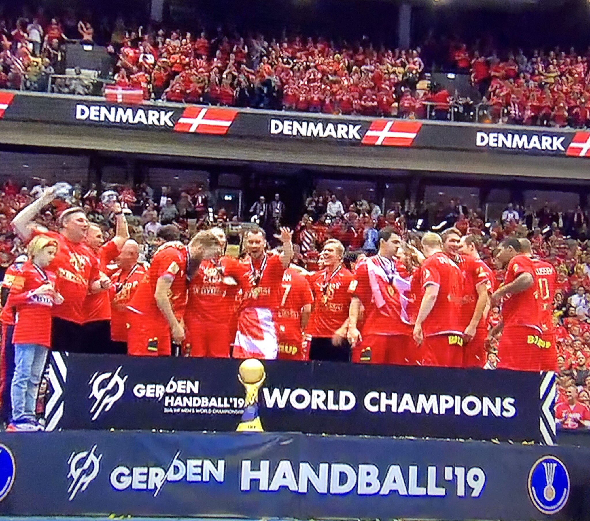 dygtige anbefale spor Denmark.dk on Twitter: "#Denmark wins World Championship 31:22 against  #Norway 🏆🥇🥳😀 #handball19 https://t.co/bmGyXKjnCh" / Twitter