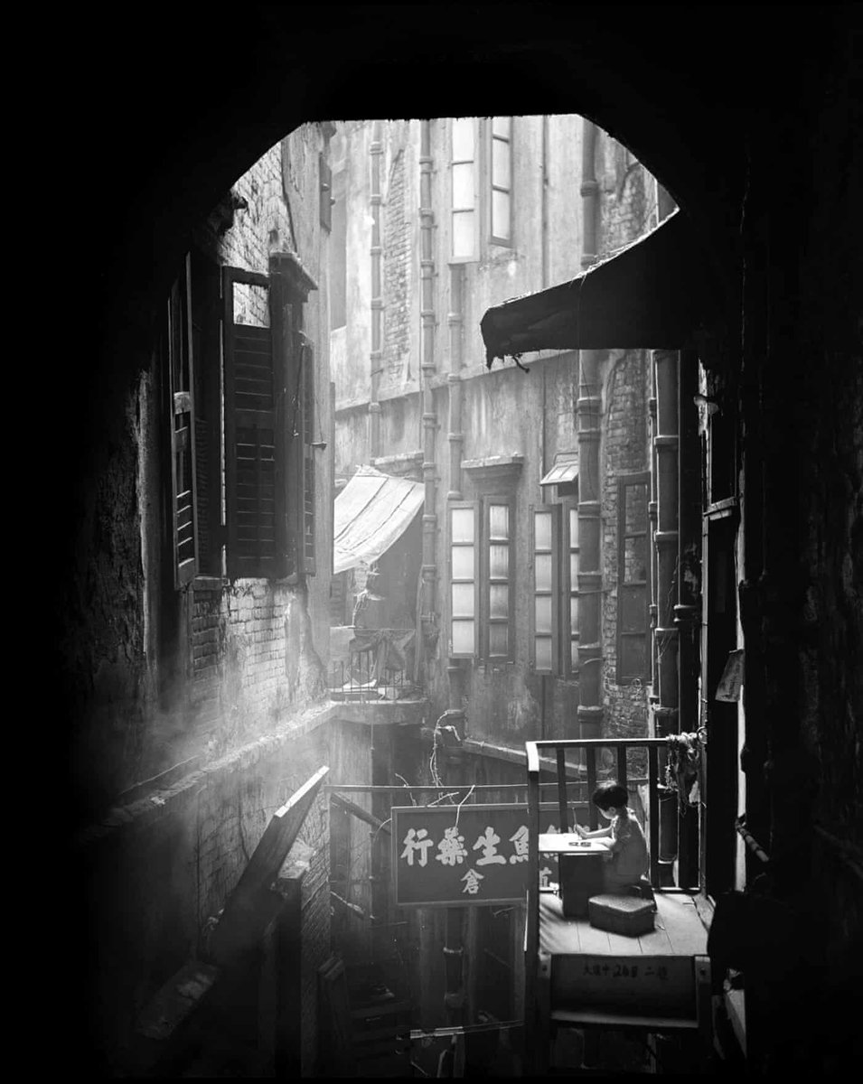 Beautiful Hong Kong street photos from the 1950s and 1960s by Chinese photographer, Fan Ho.