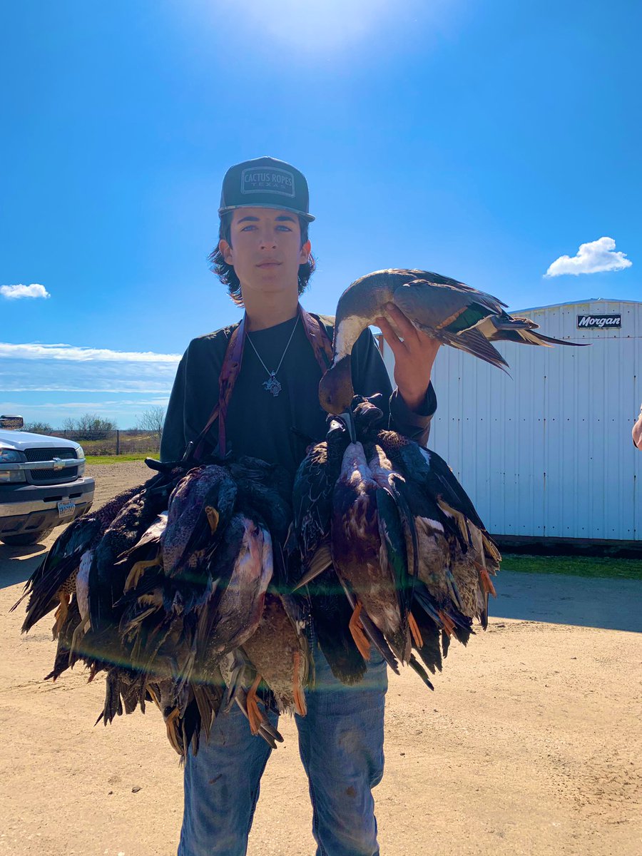hog_slayer2817's tweet photo. Last day of the season and we made it count but until next year duck season ๐
๐ฆ๐พ #7manlimit https://t.co/l9DYgqEmBS