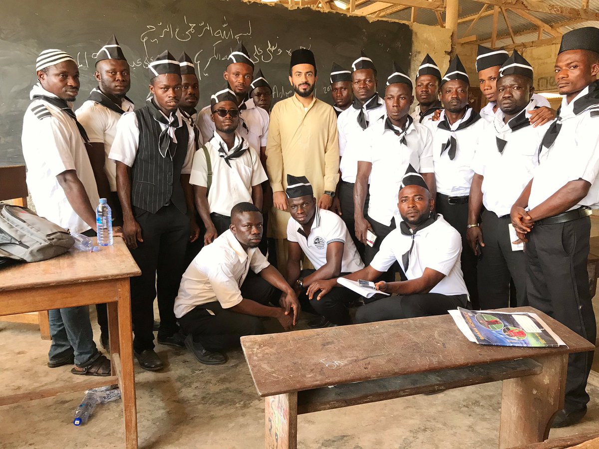 AhmadiyyaYEG's tweet photo. RT @AhmadiyyaYEG: RT @nnc313: RT @ImamShaheen_: Members of the Ahmadiyya Muslim Community Ghana giving some charity to the local clinic and visiting the sick #islam #ahmadiyya #LoveForAllHatredForNone #ghana #prestea #Bogoso https://t.co/2jQC9CrXPV