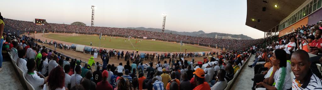 UmaruFofana's tweet image. Football is back in #SierraLeone! Never seen anything like this for a local football fixture here! Is #FIFA watching?