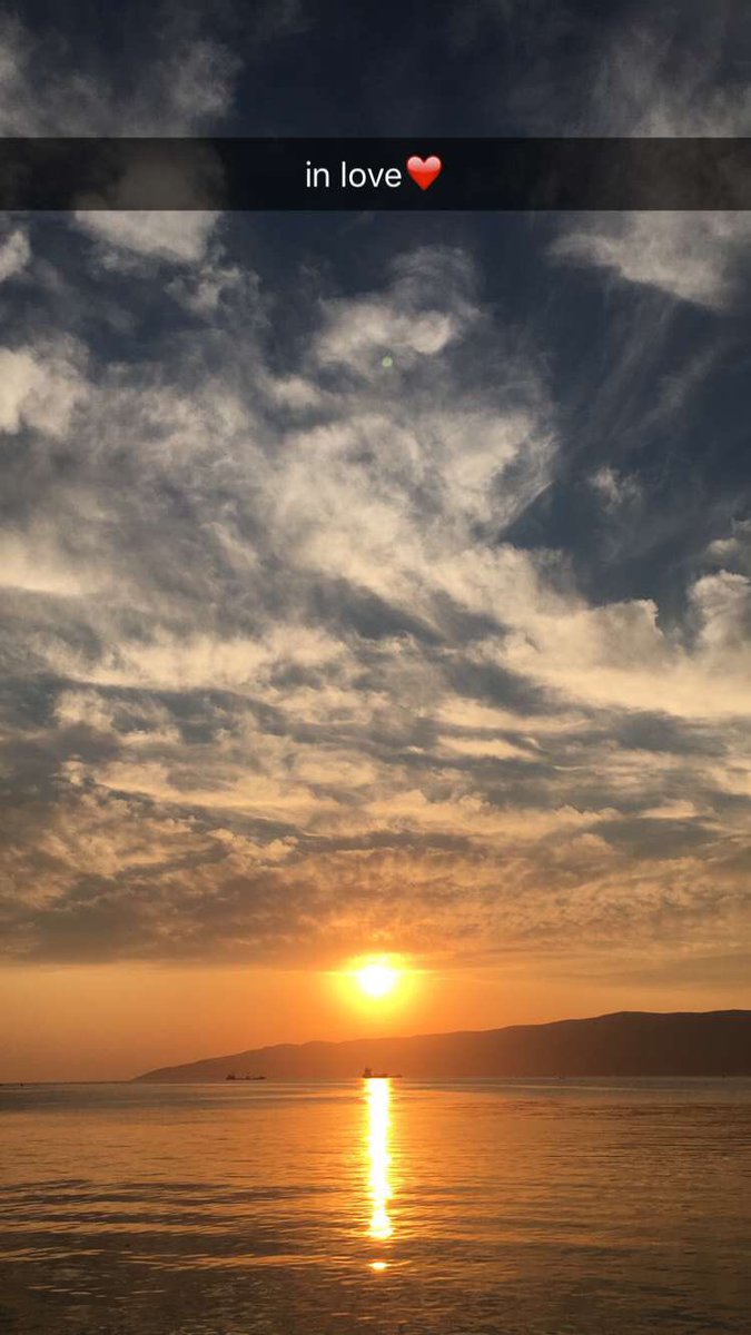 Meryemfv's tweet photo. @fberkkocaman Hangimiz fotoğrafçı
olmadık 😄 https://t.co/SxkEn6Zjle