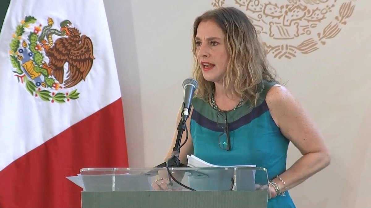 cultura_mx's tweet photo. “Un libro puede ser un cambio para ser mejores personas, mejores mexicanos...

Lean todo lo que puedan, no dejen de leer, la suma de pequeñas acciones es lo que construye una Nación”: @BeatrizGMuller en Mocorito, #Sinaloa, en la presentación de la #EstrategiaDeLectura. https://t.co/GqUTmroJ4S