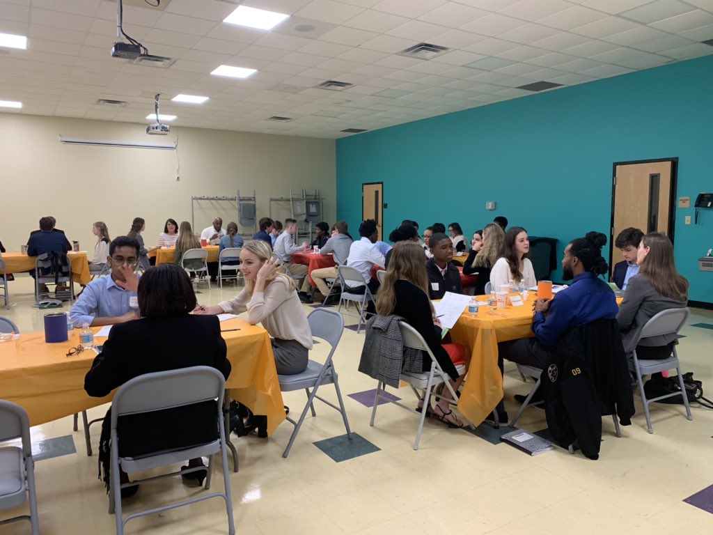 samzilla85's tweet image. Look at those active listening and communication skills hard at work! Today is all about learning from each other. Thank you to our guests, teens, and staff for putting together this powerful opportunity! @Frameworks_TB #TeensInAction #NetworkingWorkshop