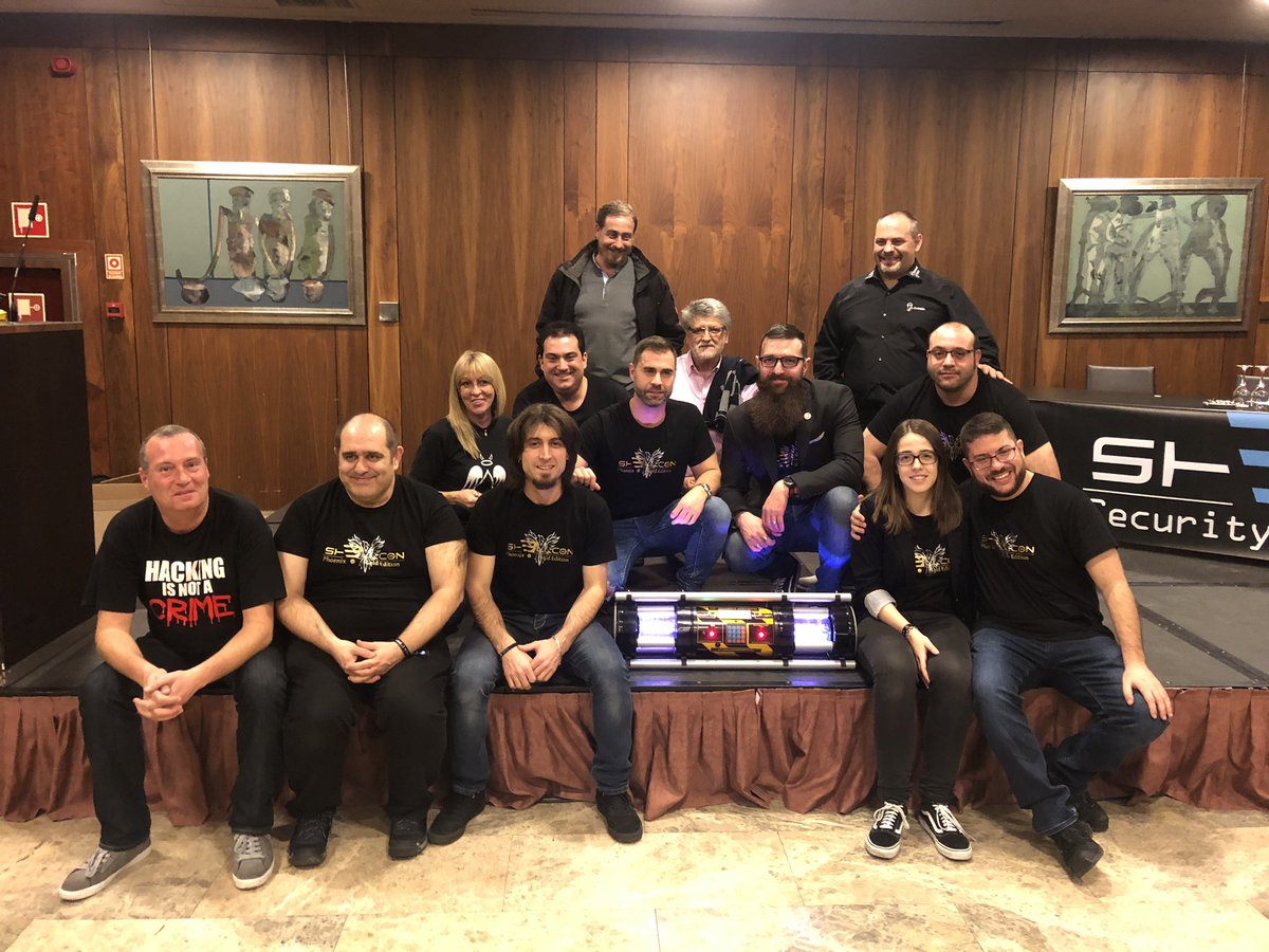 Carol12Gory's tweet image. Pero, sobre todo, me quedo con el equipazo de personas que hay detrás de esta 5ª Edición venidas desde diferentes partes de la península. GRACIAS por cada momento vivido y por lo que está por llegar. GRACIAS por este chute de motivación. ABRAZOS #HappyHacking