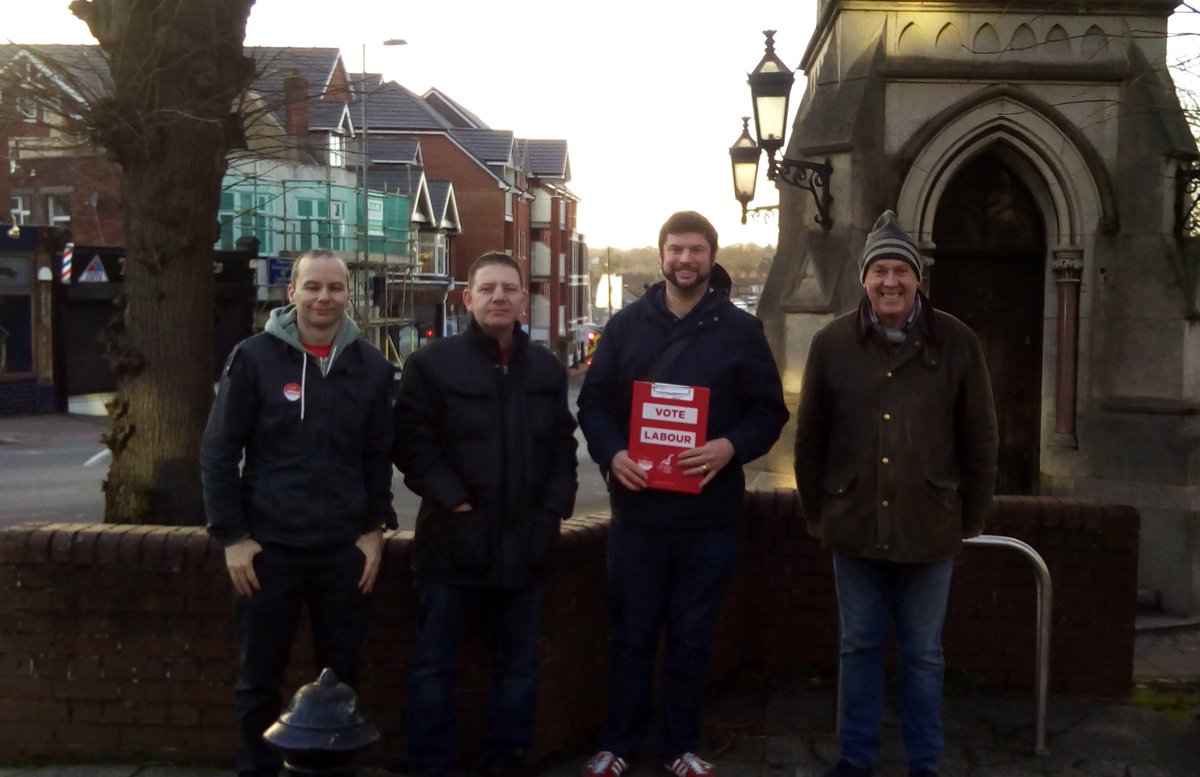 Labour_BP's tweet photo. Bitterne Park Labour candidate Simon Oldham and Team out on a chilly Sunday speaking to residents about their issues and concerns.
If you'd like to join us on the door step please look at out Facebook page for upcoming events.
#BPLabour #Labour #LabourDoorstep #WorkingForYou https://t.co/RT8iESc12n