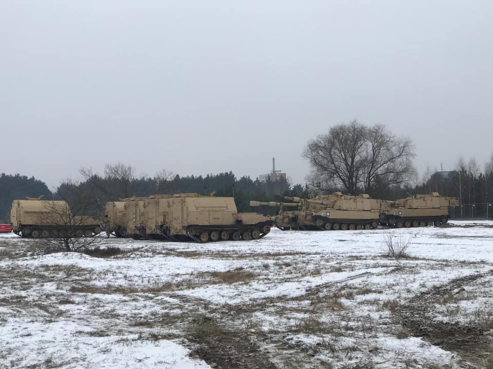 balt_security's tweet image. First M109A7 Paladin self-propelled howitzers and other equipment with 🇺🇸 1-5 FA, 1st Armored Brigade Combat Team #ABCT, 1st Infantry Division @FightingFirst, arrived at the final destination in Poland 🇵🇱. Welcome Big Guns! #AtlanticResolve