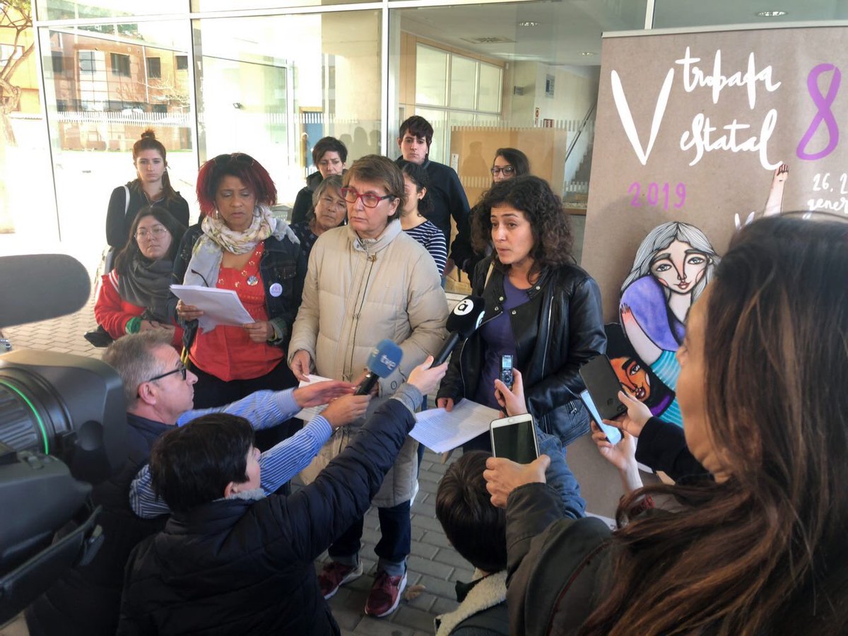 arandajosefina's tweet photo. La Comisión #8M ha mostrado su apoyo a @Nosolopam, comunicadora y activista feminista, denunciada por evidenciar la #violenciamachista. También se reiteró el apoyo a #JuanaRivas, y se exigió justicia para las compañeras temporeras de Huelva. 💪🏻#VEncuentro8M2019 #Feminismo https://t.co/DJ1nX4wLLg