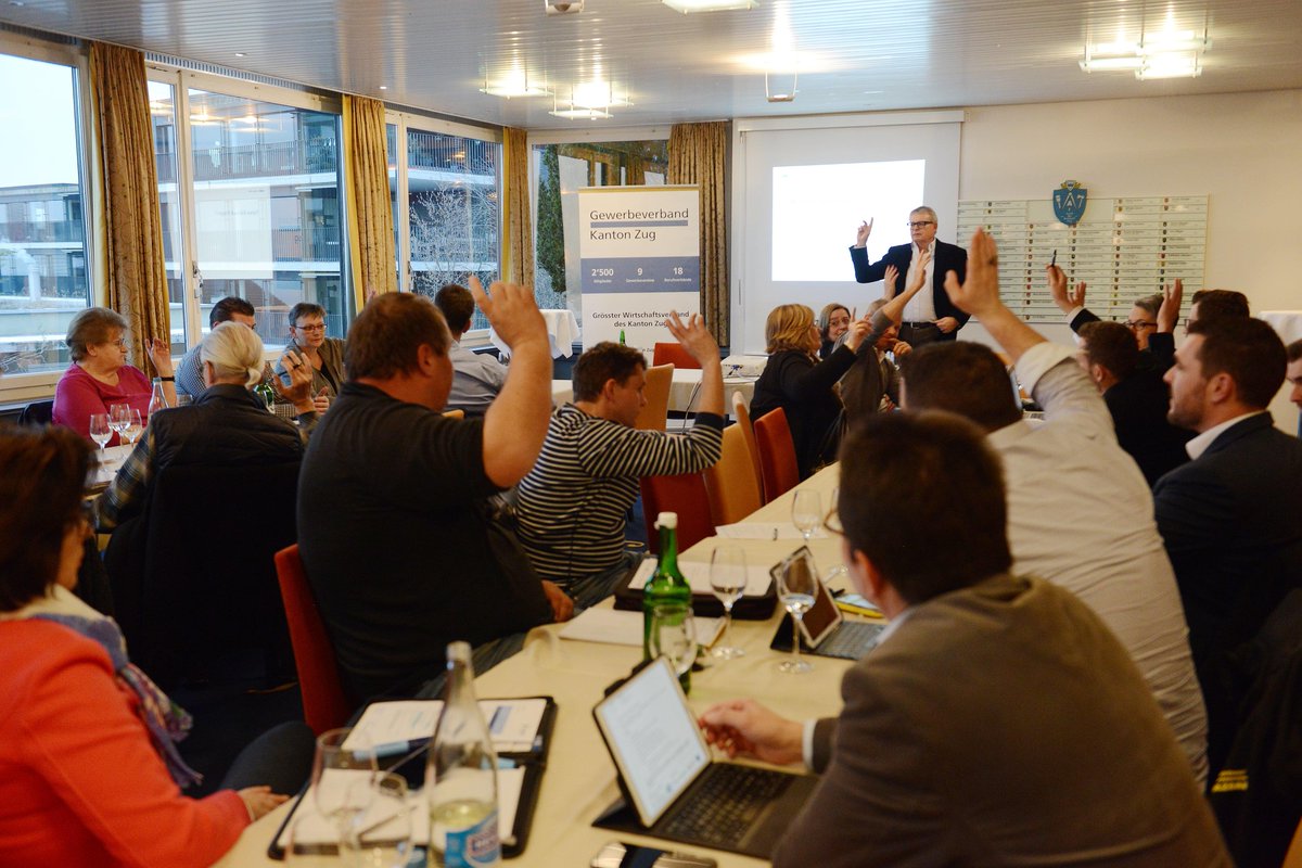 An der Präsidentenkonferenz des Gewerbeverbandes des Kantons Zug beschlossen die Präsidenten einstimmig die Nein-Parole zur Zersiedelungsinitiative. Jetzt mehr erfahren: fal.cn/r7ig