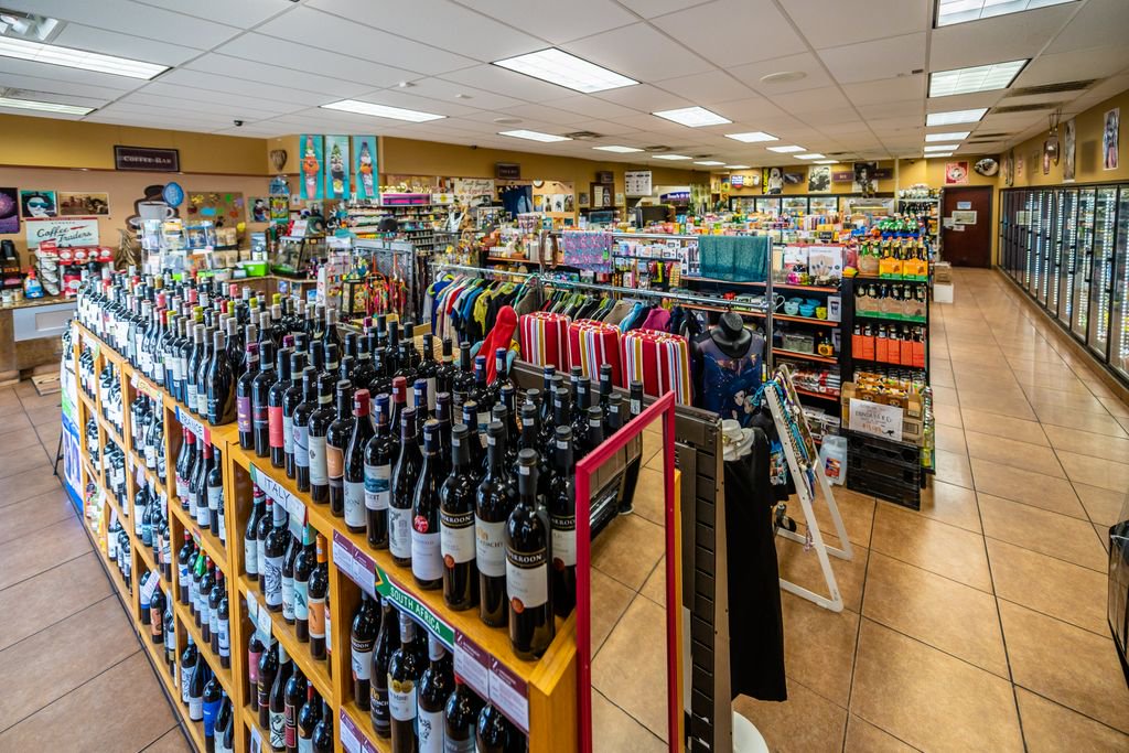 edibleaustin's tweet image. Nothing makes us 😍 quite like a fully stocked, local market. If you're wondering where to find one in your part of town, see our recent feature on neighborhood markets throughout Austin: buff.ly/2FMwriO | 📷 by @dustinmeyer