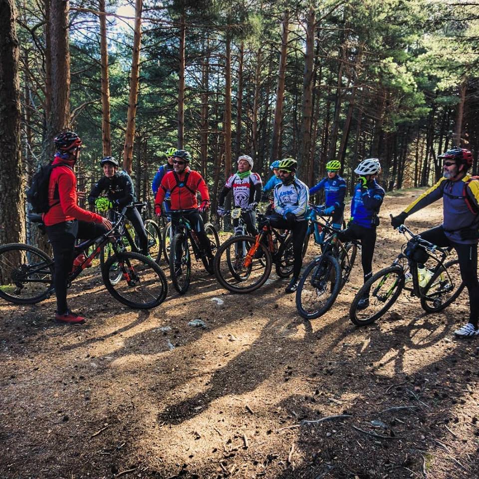 javijeby's tweet photo. Un nuevo día impartiendo clases de Conducción de #MTB con la @EscuelaEMTB y ayudando a bikers a manejar y hacer sus rutas más seguras y divertidas.
#Cursoconduccionmtb
#CursoMTB
#EEMTB
#Cercedilla
@xsauce_com
@AmacheteCom https://t.co/zTkukHVSFL