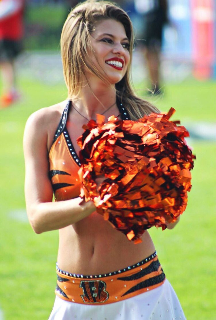 Abby is ready to SHINE in the sunshine state ☀️ #ProBowl