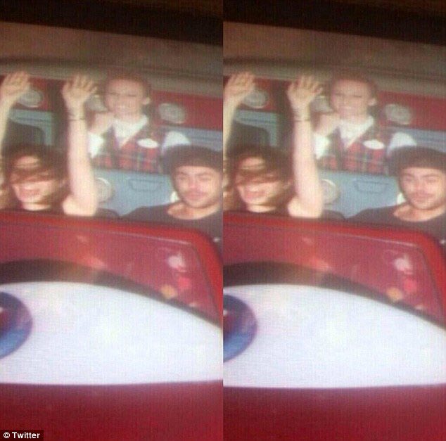 NessaLovesHS's tweet photo. Can we talk about how lowkey and cute zac efron and lily collins are https://t.co/ApIkapO624