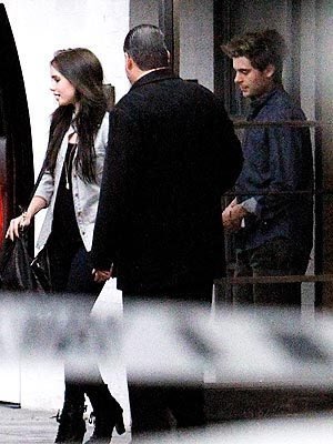 NessaLovesHS's tweet photo. Can we talk about how lowkey and cute zac efron and lily collins are https://t.co/ApIkapO624