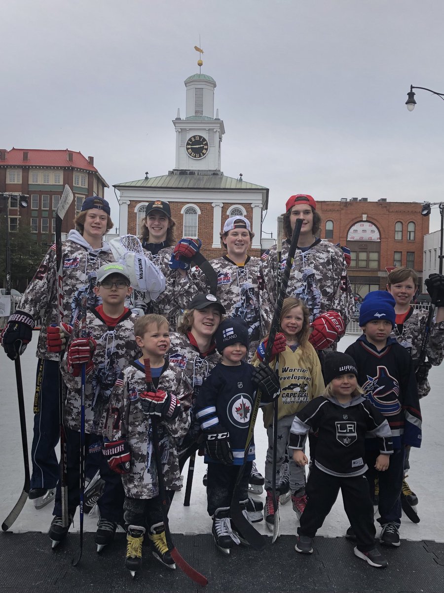 StacyMo12's tweet image. Good time on the outdoor rink! #fayetteville #coolspring