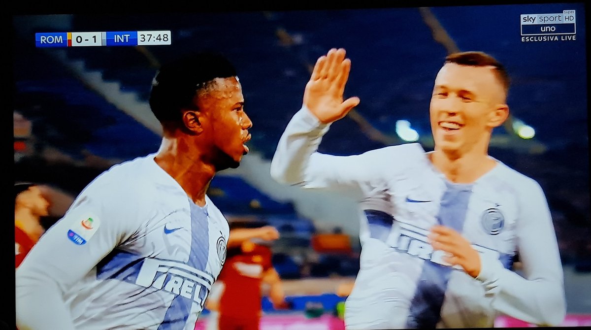 AntonyPastory's tweet photo. @CNardone95 @Inter E più mi dai del lei.. Senti mi ha intossicato più domeniche l'inter non ne voglio parlare proprio più! siamo tifosi io per primo vedo ke fanno sempre peggio e mi preoccupo e faccio casino.. Stasera andate a sentire i Vari YouTuber che diranno.. Punti buttati al cesso! https://t.co/Y0kPJEFYQK