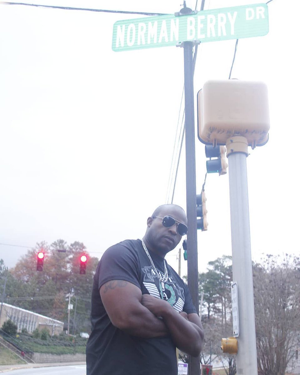 KTEK29's tweet image. Politicking on da block... #KTEK #BigBoss #POE #Presidential