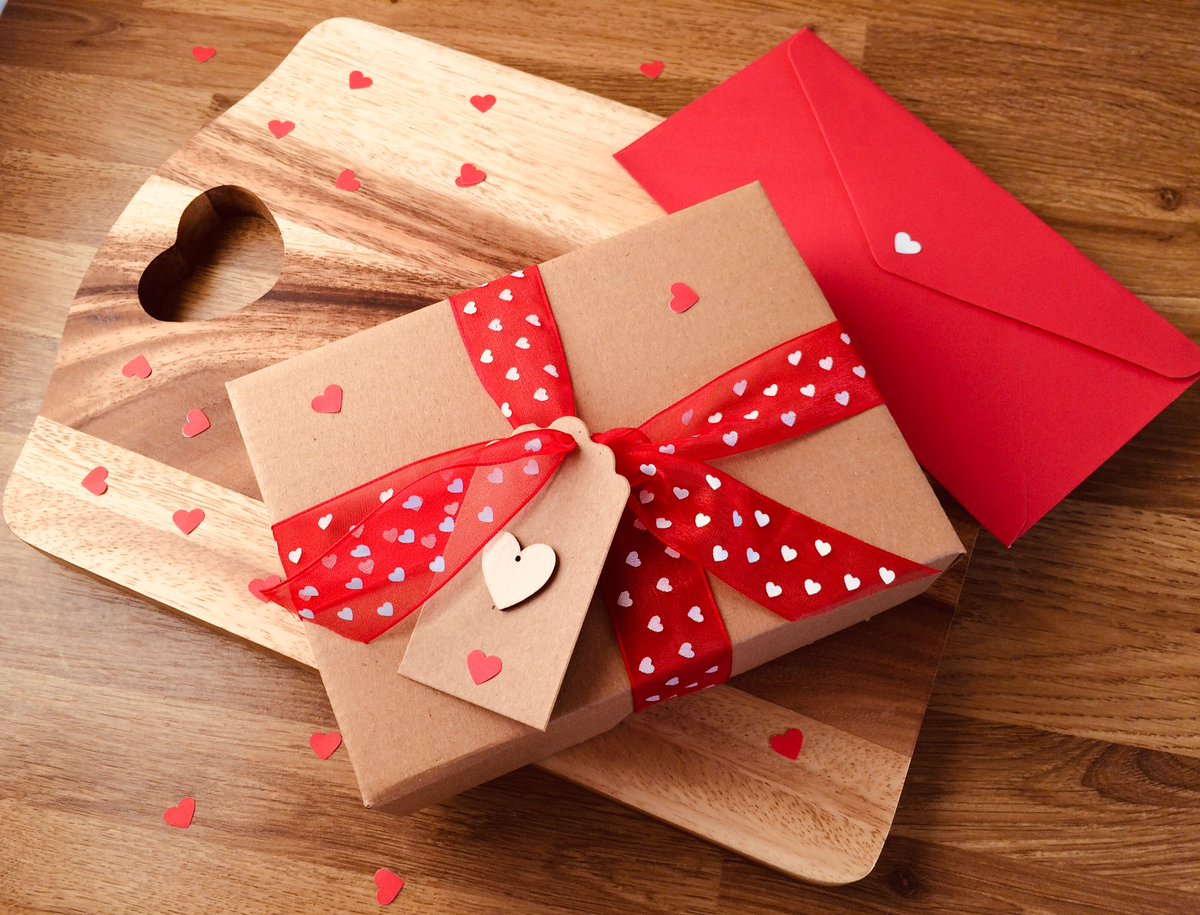 CCToffee1's tweet image. Gift idea 😍 whether it’s for #ValentinesDay or a #Birthday we make delicious #toffee to order using only natural ingredients.  Eco friendly packaging #HandmadeHour