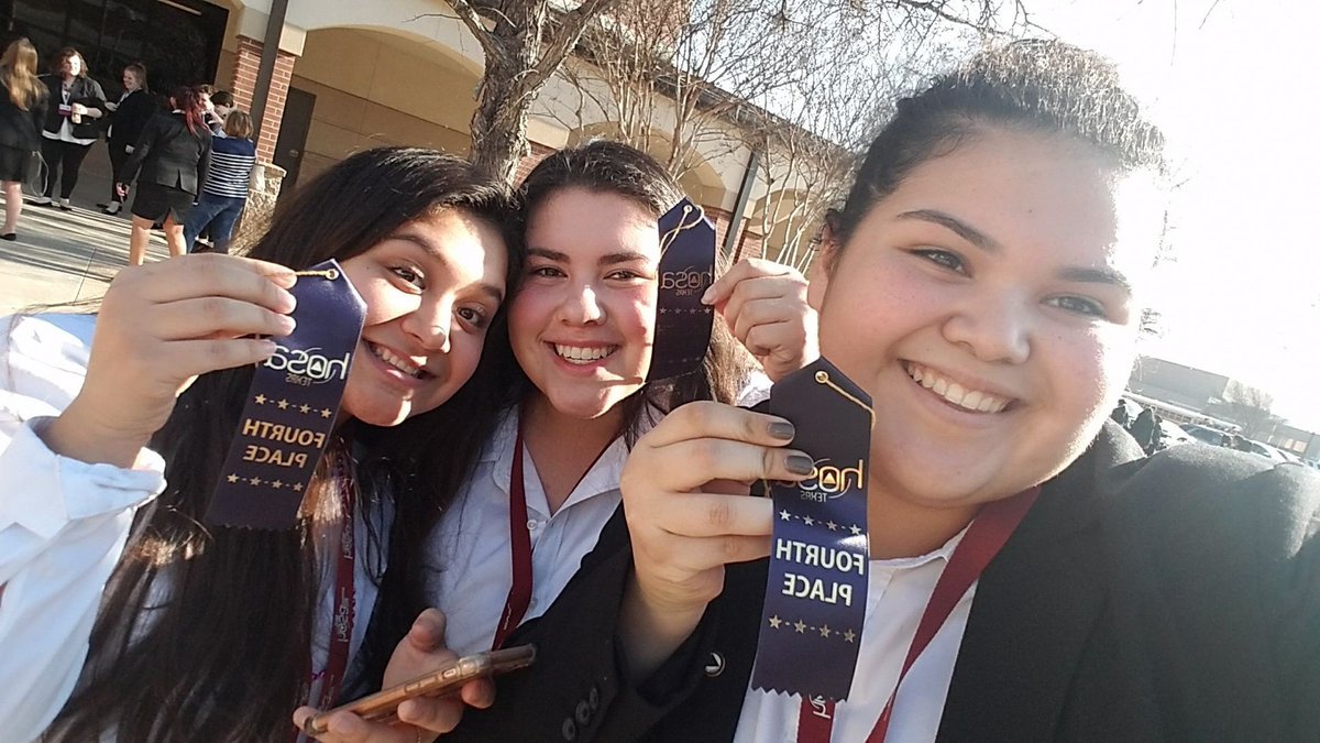 HOSALEHS's tweet photo. Congrats to both of our community awareness groups! Beatriz, Abigail, and Lucero got 4th and Tighe and Patricia got 2nd! #areaislive #txhosa #hosahype #loboproud #famiLE #curemsd #togetherwecan https://t.co/Kr8BNKtbQ9