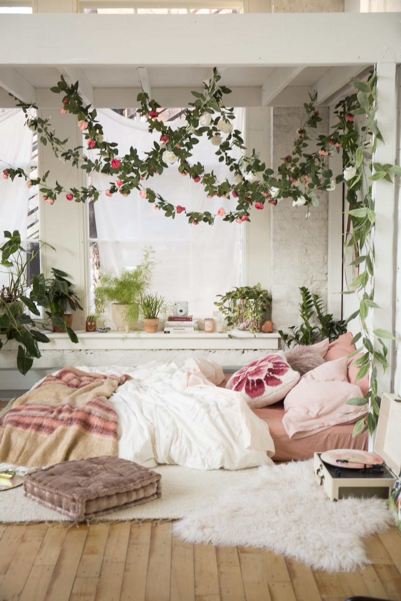 Urban Outfitters on X: as it turns out, adding faux vines to your room  transforms it into a little paradise. noted. 🌿    / X