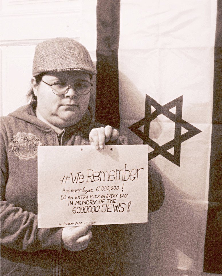 WeRememberShoah's tweet photo. #WeRemember #NeverAgainHolocaust https://t.co/NQvkYnCEOV
