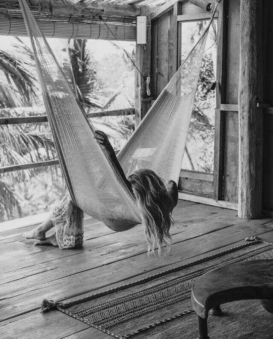 mar_de_sirena's tweet image. #Net is on the Hammock💤💤💤
It is getting tiring and boring🤔
What we can do in one hour...we do never🤔
Disturb The #CreativeProcess⚡️
Trying to write and #RT💓