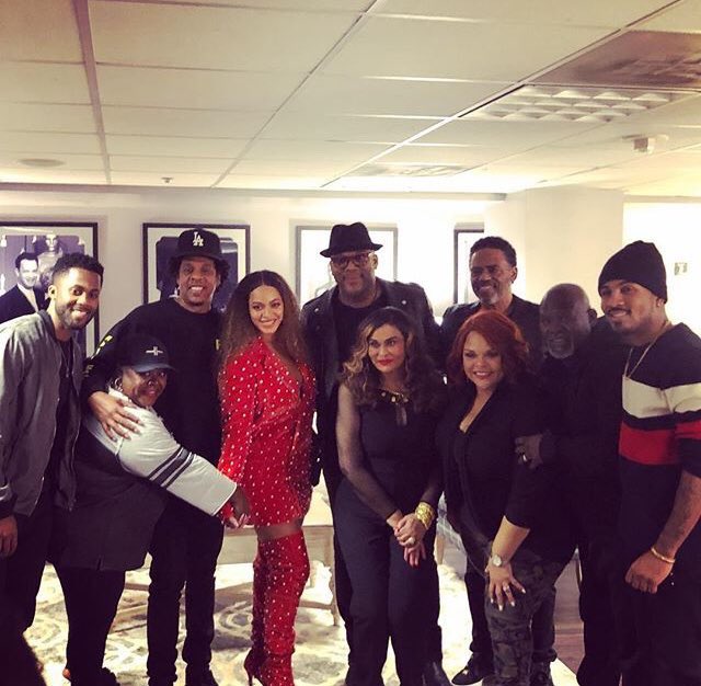 beyriahparadise's tweet photo. Literally what I would do if I wasn’t allowed to stand next to Beyoncé https://t.co/fOMP0jMCPp