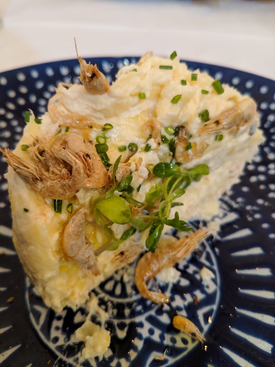 Madre mía la ensaladilla de gambas de <a href="/manu_utorres/">Manuel Urbano Torres</a> en <a href="/lamalaje/">La Malaje</a>. Para ponerle un piso.