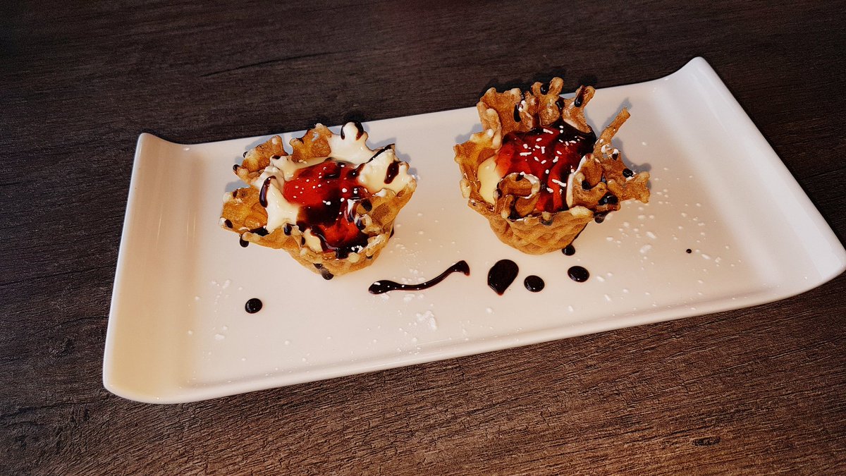 Steve_Jones_705's tweet photo. So you see yourself as a #foodie do you? Taking in all that #barrielicious has to offer in #Barrie? Well make sure you get to Dosti Eats as part of your tour. Aside from an amazing array of international #streetfood, the #desserts will blow your mind. https://t.co/bs8k6dIEk8