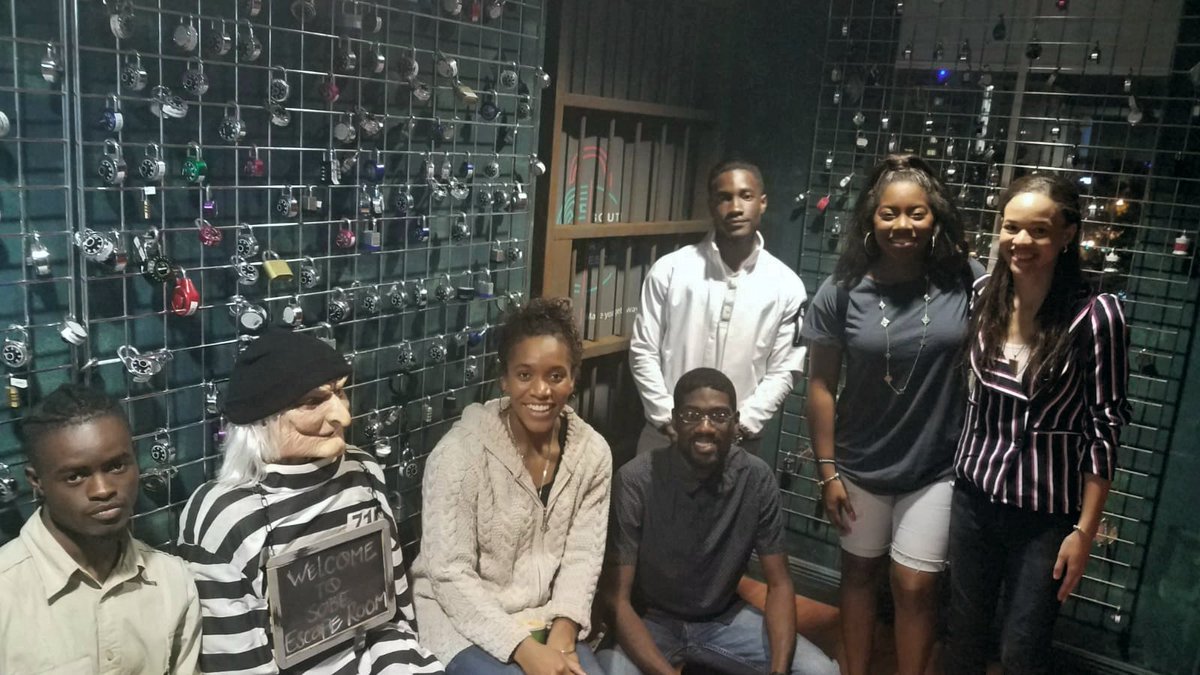 Alex Earle tweet media