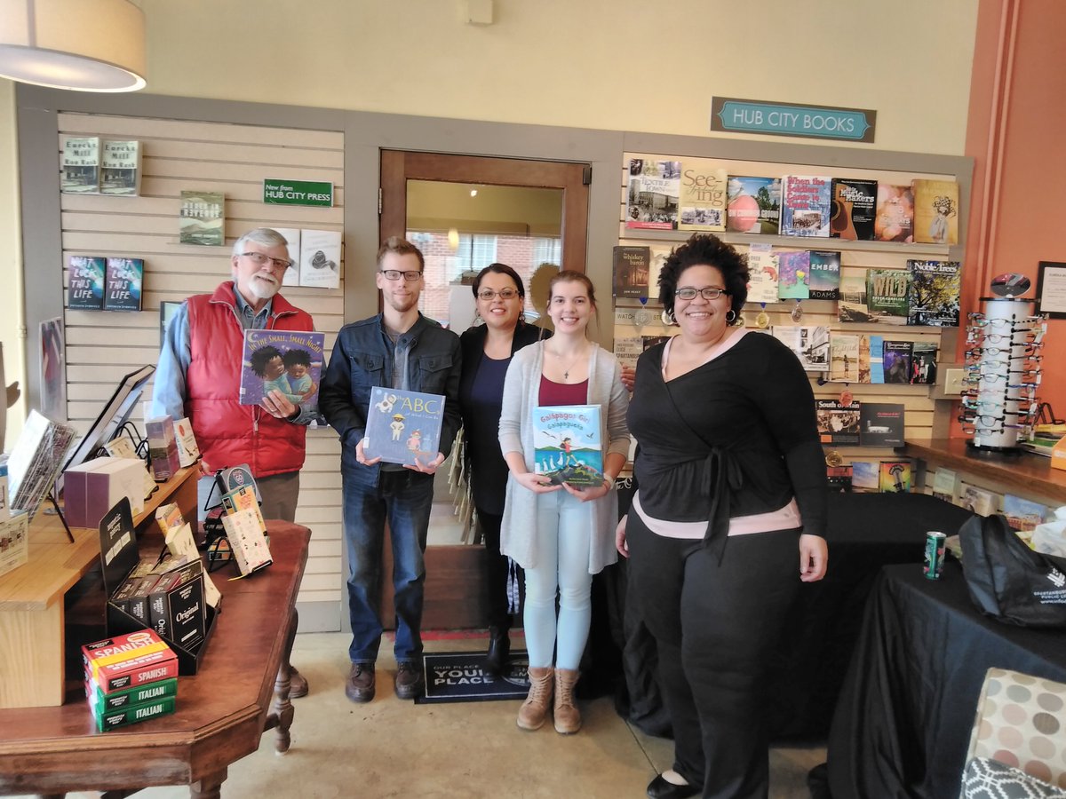 AraceliHLaroche's tweet photo. French Literature in Translation students #FR1011 @LLC_Upstate
visit @HubCityBookshop 2 read bilingual children's stories. &amp; learn about publishing world Merci @HubCityPress &amp; Author @LatriaGraham #traducciónuscupstate https://t.co/YSdMyDB4Gk