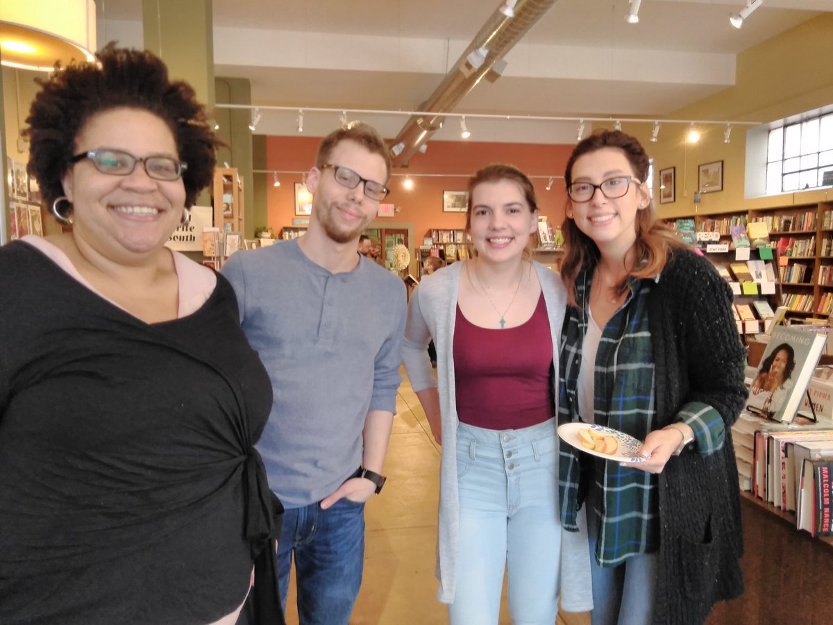 AraceliHLaroche's tweet photo. French Literature in Translation students #FR1011 @LLC_Upstate
visit @HubCityBookshop 2 read bilingual children's stories. &amp; learn about publishing world Merci @HubCityPress &amp; Author @LatriaGraham #traducciónuscupstate https://t.co/YSdMyDB4Gk