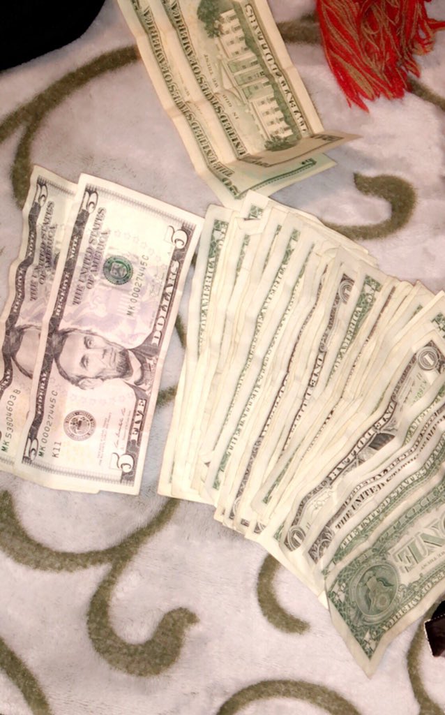 karreybby209's tweet image. #BartenderProblems lol nothing but 1s #bartenderslife