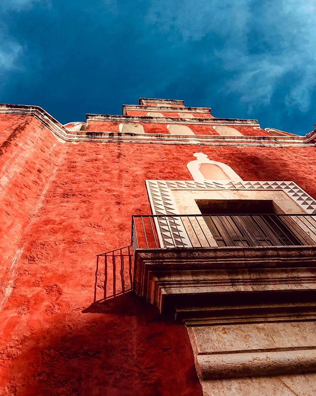 neilsnds's tweet photo. Reposting @stechouse42: - via @Crowdfire
Texture .
.
.
#Merida #Yucatán #Mérida #architecture #architecturephotography #Mexico #textire #yucatan #church #catedral #cathedral #red #bluesky #niebo #sunny #calle #мексика #юкатан #солнце #балкон #balcony #facade #stechouse #sun https://t.co/DxNEOf3Z1l