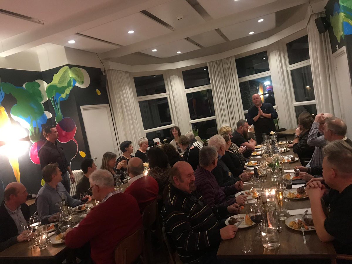 Onze leden gingen de keuken en de bediening in om vele vrijwilligers te bedanken voor hun tomeloze inzet voor de vele goede doelen in onze stad. Bedankt @desoetemoeder voor jullie gastvrijheid en gebruik van de keuken en het restaurant.