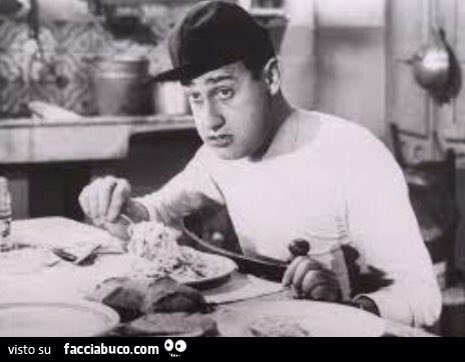 mong3000's tweet image. Siamo a gennaio e la Juve ha 11 punti di vantaggio sulla seconda che è il Napoli 
ho disdetto l'abbonamento una settimana fa perché il campionato italiano è dominato da otto anni da una sola squadra 
si gioca per il secondo posto
Ps
Juve favorita anche per il prossimo campionato