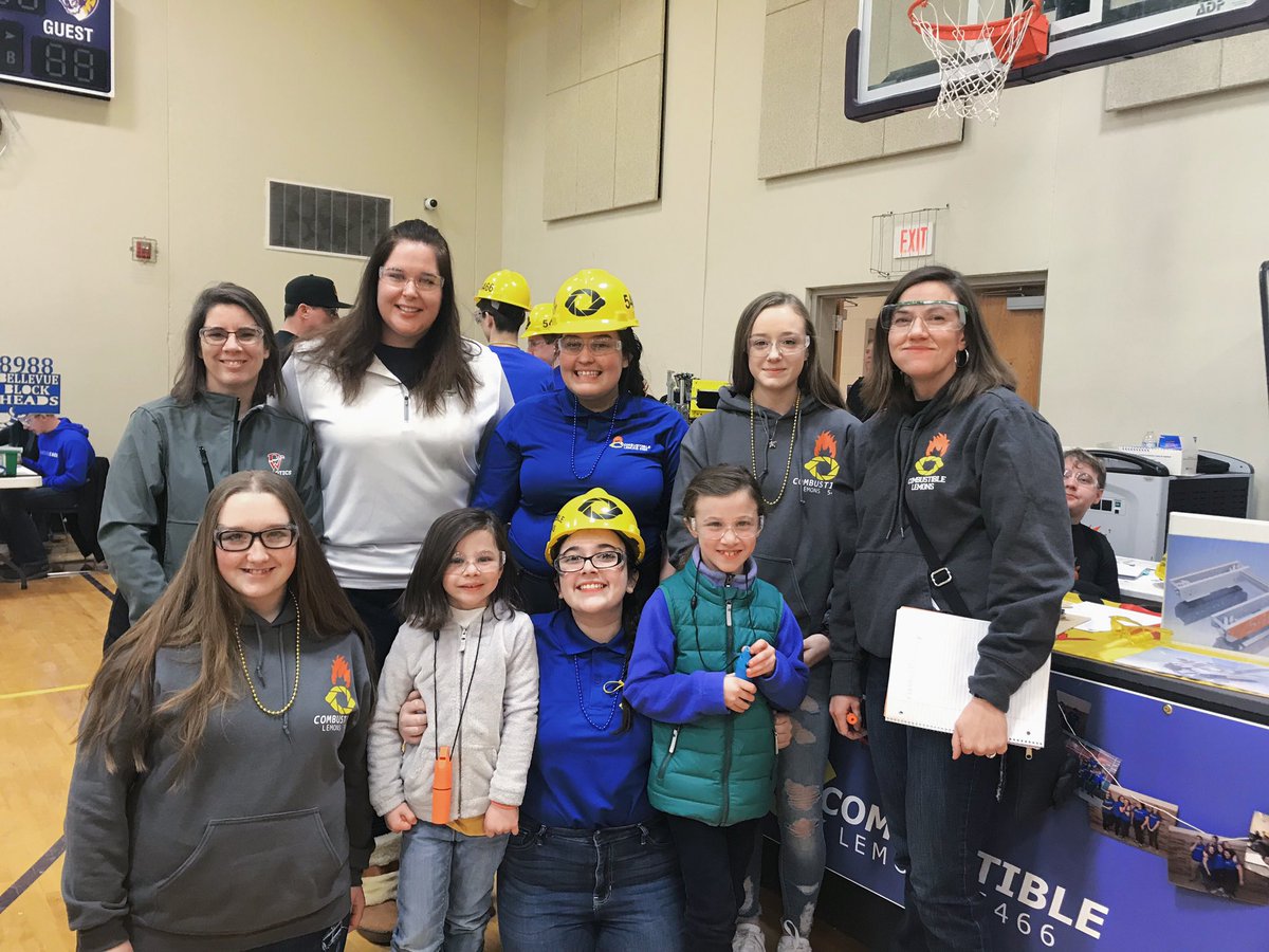 All of our Lemon ladies from League Championship yesterday! Lemon mentors, current lemons, and even a couple future lemons! 😉💙