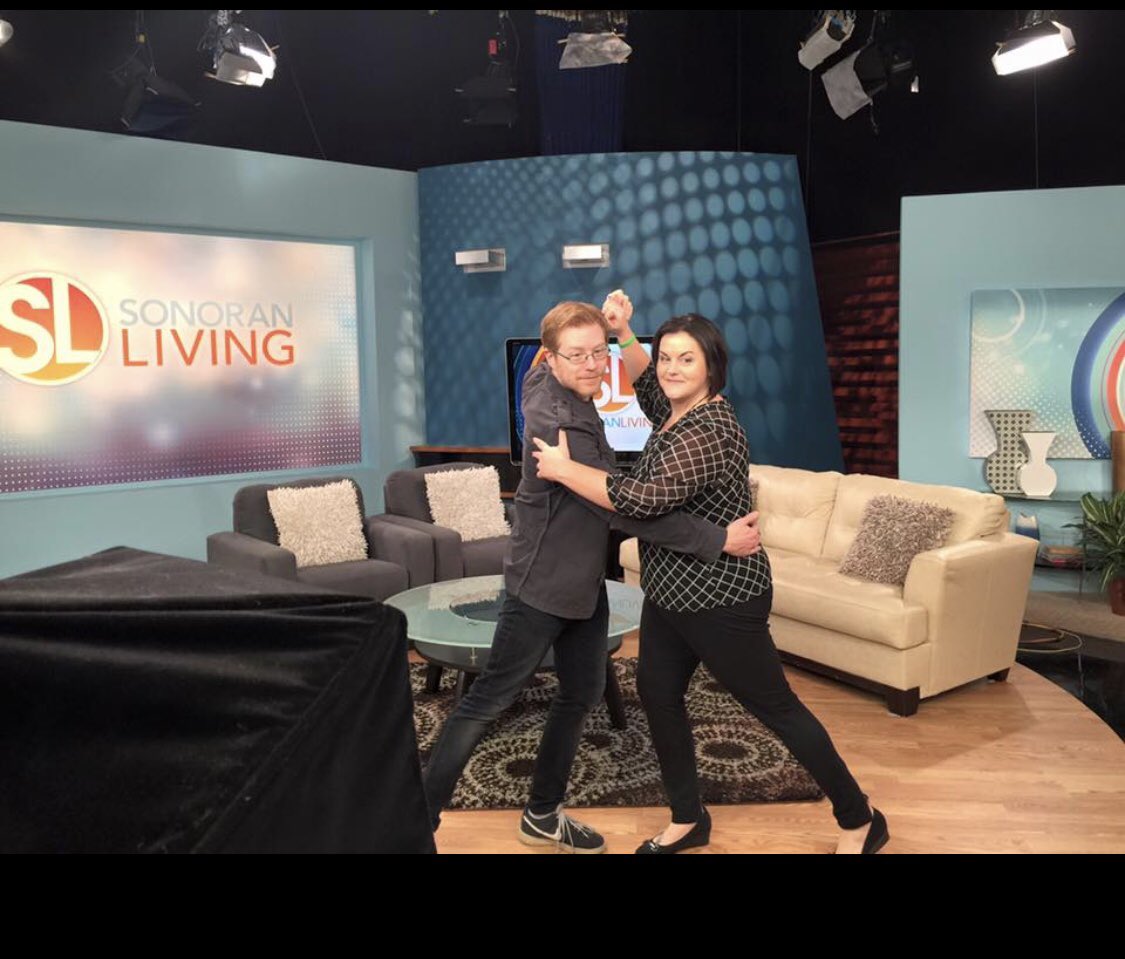 broadwaygirlAZ's tweet image. Hey @MargoABC15  ! Remember Tango Maureen with the coolest in-studio guest @albinokid ? So ready for #RENTLive tonight 🙌🏽 I can hear you singing from my house 🎶🤣