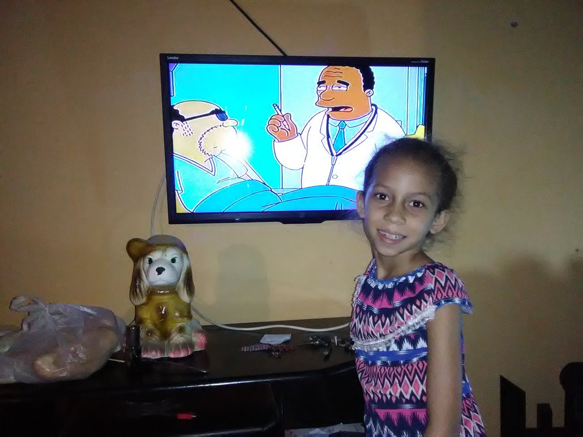 alexisw447's tweet photo. De cd Bolívar Venezuela con mi hija Estefany #invasionsimson https://t.co/AWAhQcxdLb